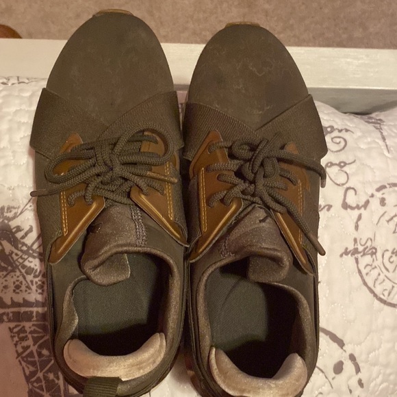 Color: Dark Green Pumas. Size: 8 - Picture 2 of 6